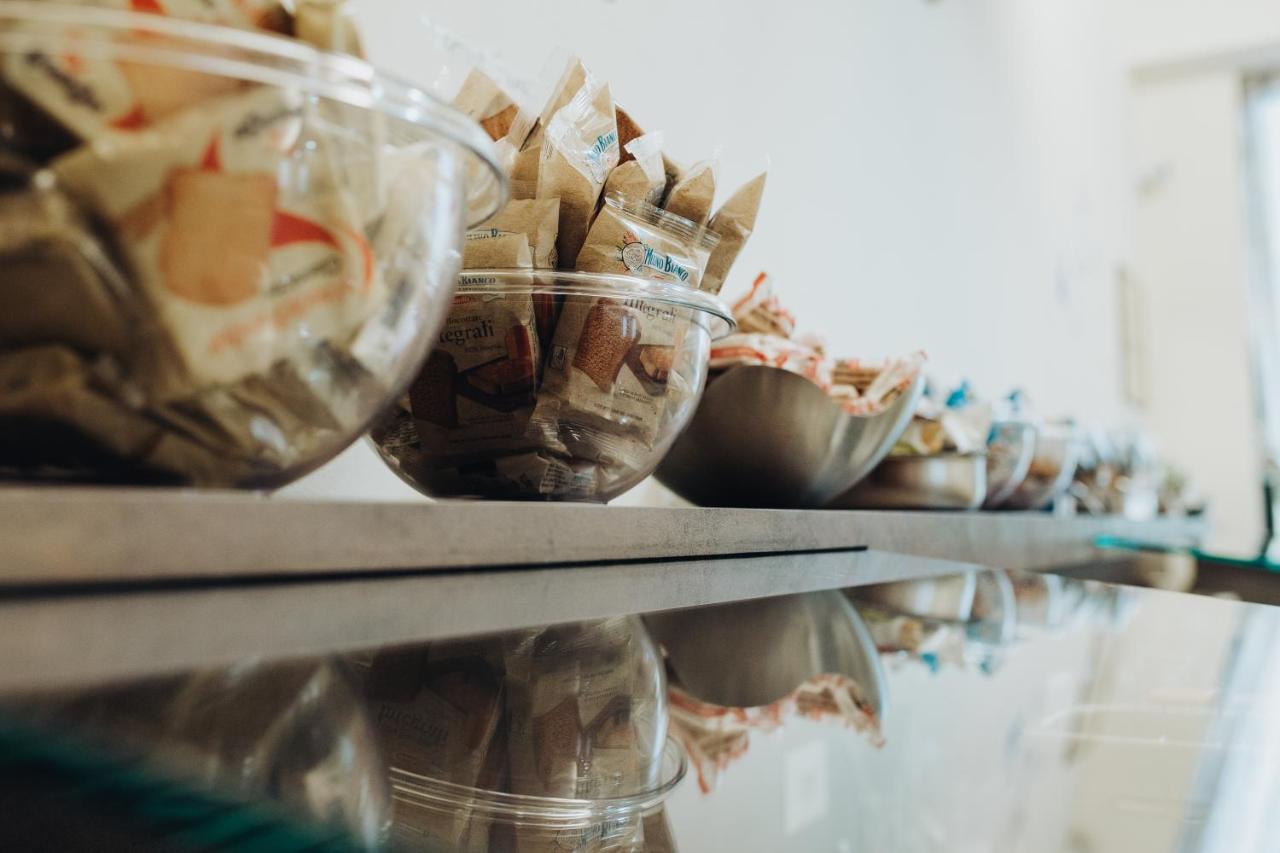 亚蓝酒店 安佐拉德莱米拉 外观 照片
