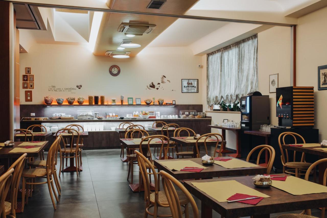 亚蓝酒店 安佐拉德莱米拉 外观 照片